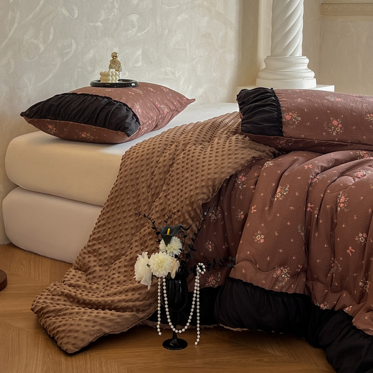 91家纺网 家纺一手货源 找家纺 Mata蔓塔家 2025新款侘寂风泡芙花边豆豆被被子被芯冬被春秋被牛奶绒豆豆被 秋末花田