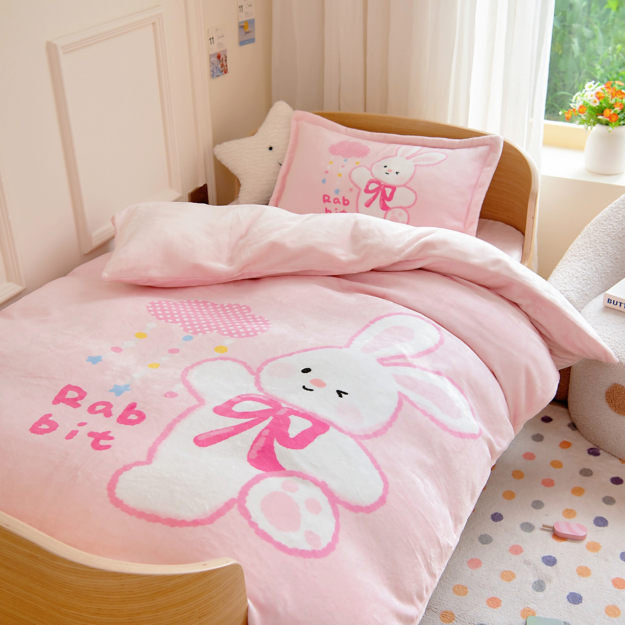 91家纺网 家纺一手货源 找家纺 梵赫 2025新款加厚240克牛奶绒数码原创大版卡通被套+被芯组合 可爱大耳兔