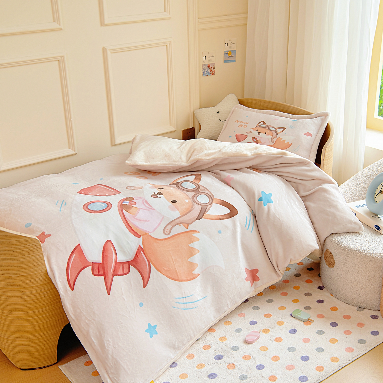 91家纺网 家纺一手货源 找家纺 梵赫 2025新款加厚240克牛奶绒数码原创大版卡通被套+被芯组合 小狐狸去探险