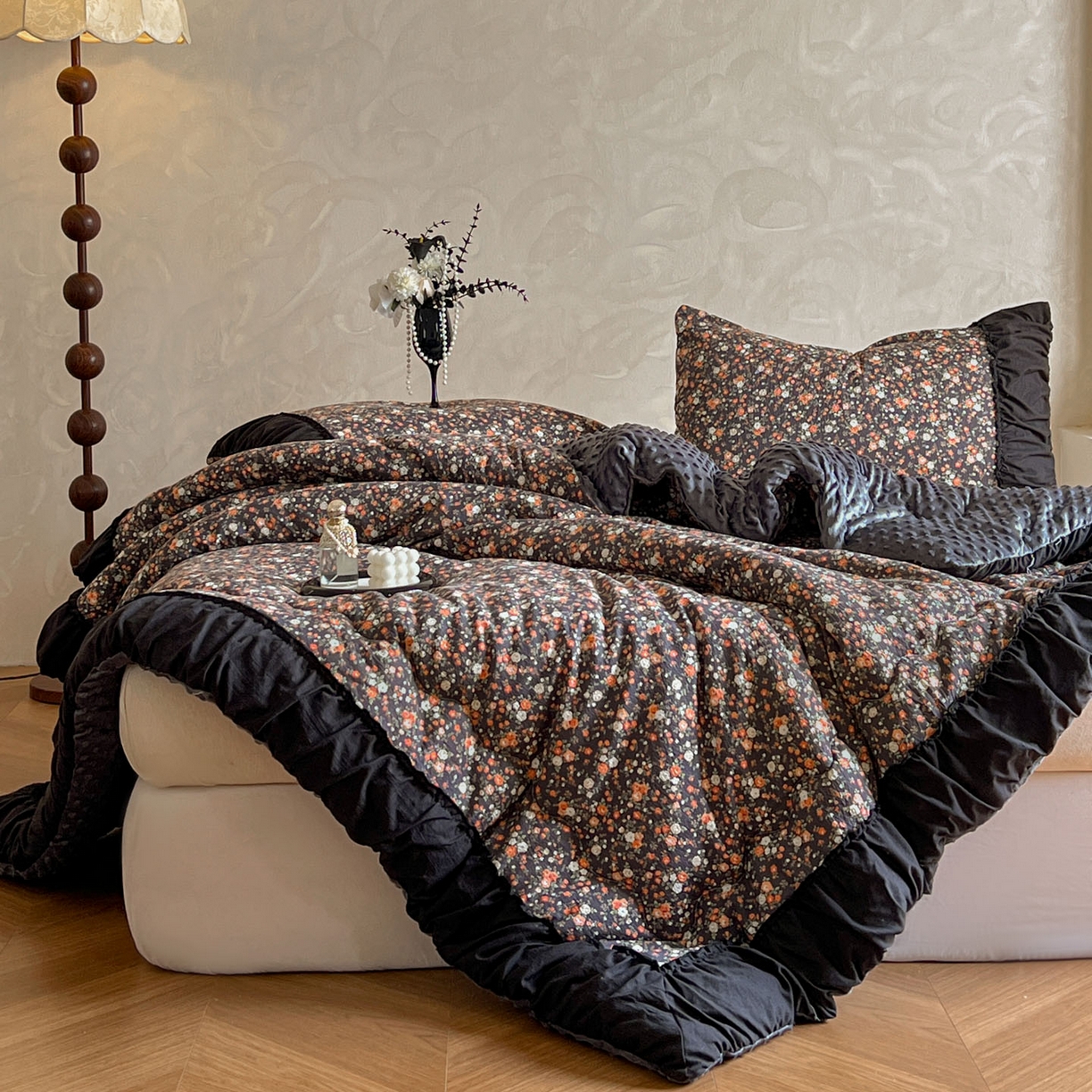 91家纺网 家纺一手货源 找家纺 Mata蔓塔家 2025新款侘寂风泡芙花边豆豆被被子被芯冬被春秋被牛奶绒豆豆被 小片尾曲