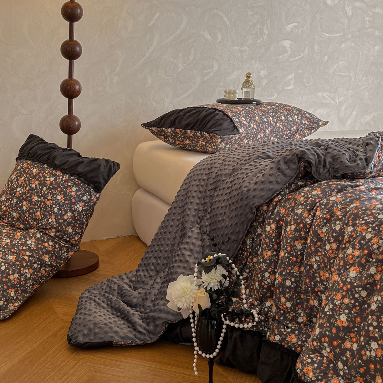 91家纺网 家纺一手货源 找家纺 Mata蔓塔家 2025新款侘寂风泡芙花边豆豆被被子被芯冬被春秋被牛奶绒豆豆被 小片尾曲