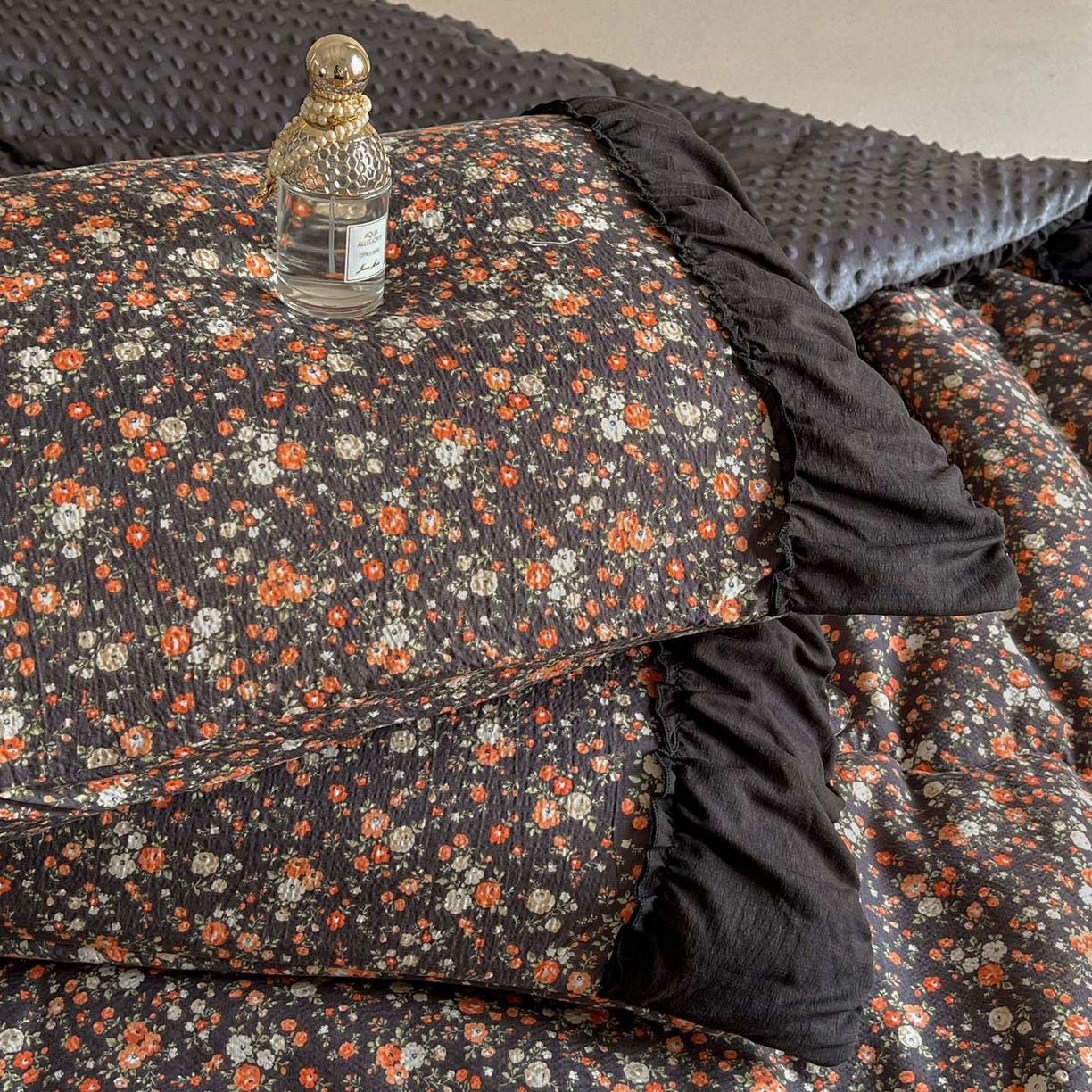 91家纺网 家纺一手货源 找家纺 Mata蔓塔家 2025新款侘寂风泡芙花边豆豆被被子被芯冬被春秋被牛奶绒豆豆被 小片尾曲