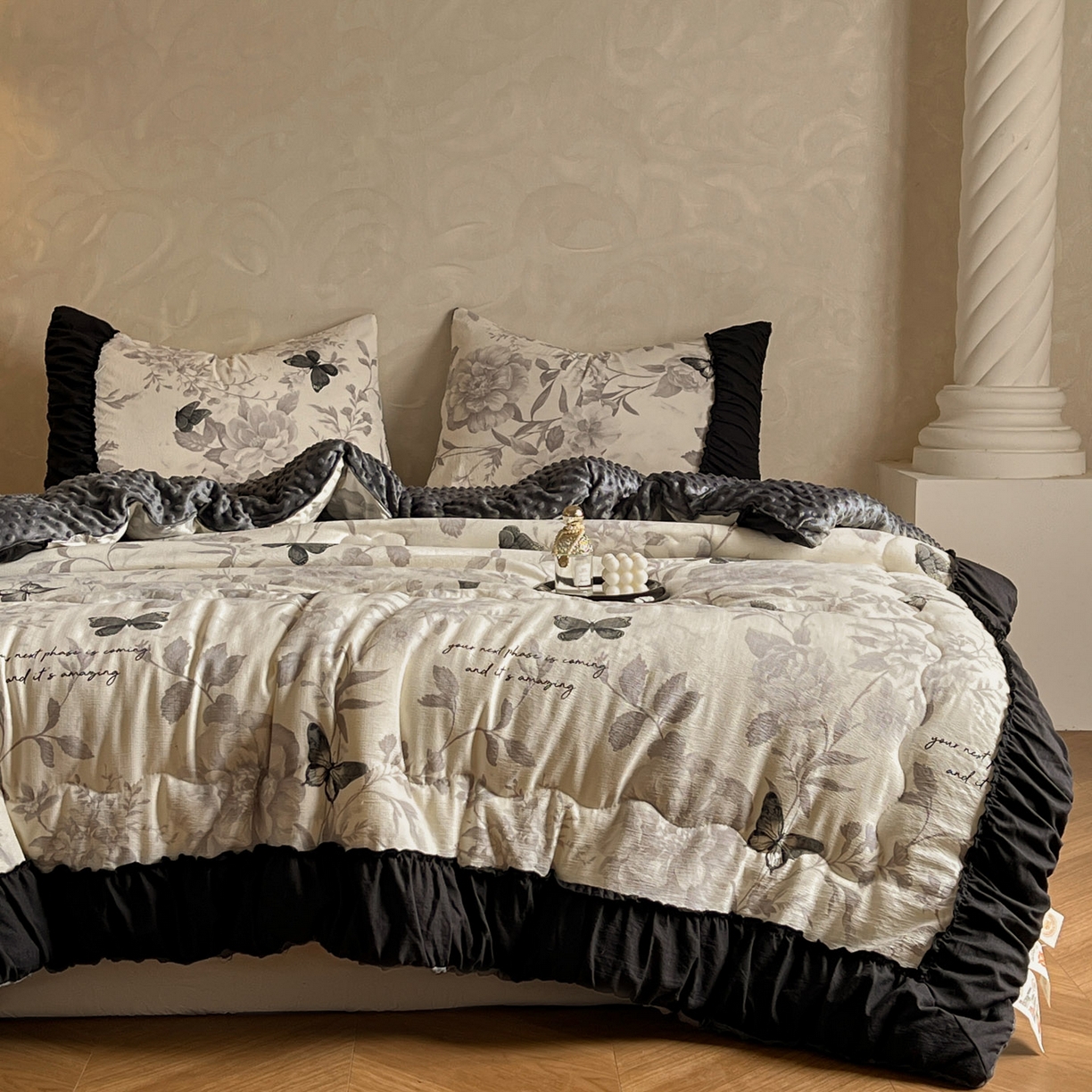 91家纺网 家纺一手货源 找家纺 Mata蔓塔家 2025新款侘寂风泡芙花边豆豆被被子被芯冬被春秋被牛奶绒豆豆被 庄生晓梦