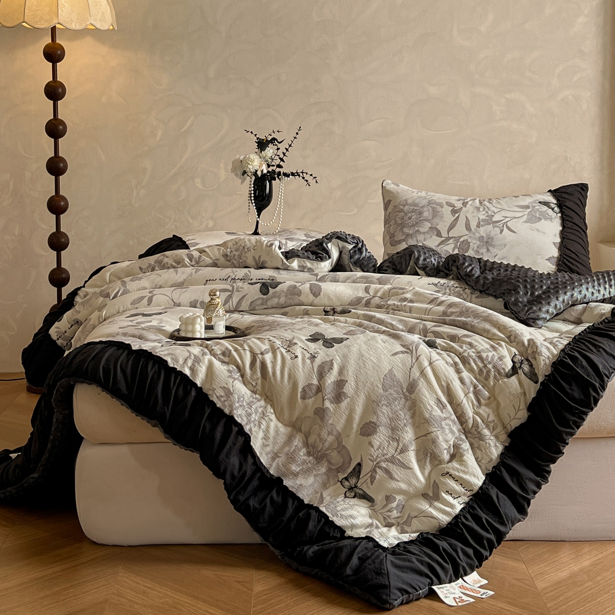 91家纺网 家纺一手货源 找家纺 Mata蔓塔家 2025新款侘寂风泡芙花边豆豆被被子被芯冬被春秋被牛奶绒豆豆被 庄生晓梦