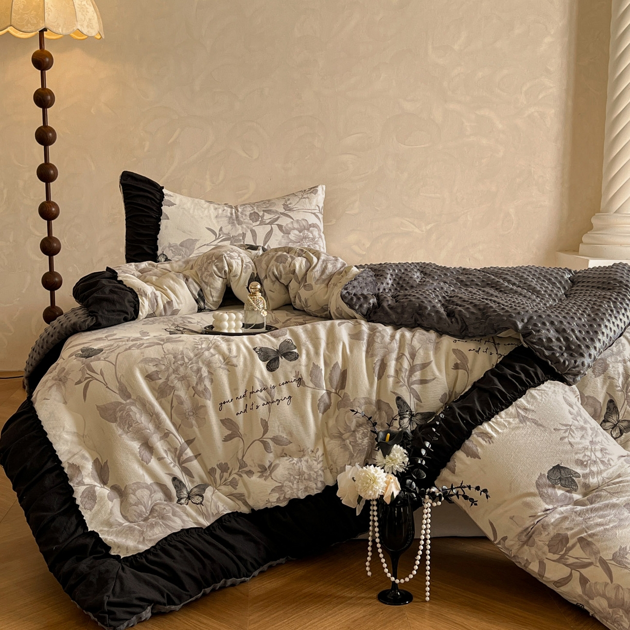 91家纺网 家纺一手货源 找家纺 Mata蔓塔家 2025新款侘寂风泡芙花边豆豆被被子被芯冬被春秋被牛奶绒豆豆被 庄生晓梦