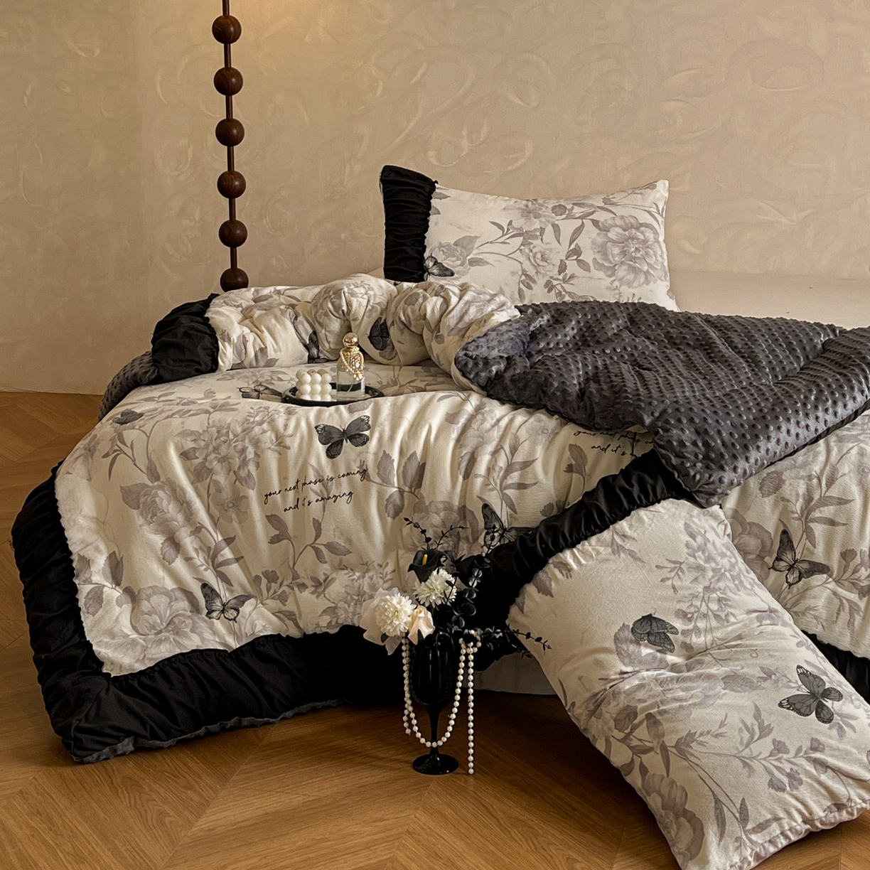 91家纺网 家纺一手货源 找家纺 Mata蔓塔家 2025新款侘寂风泡芙花边豆豆被被子被芯冬被春秋被牛奶绒豆豆被 庄生晓梦