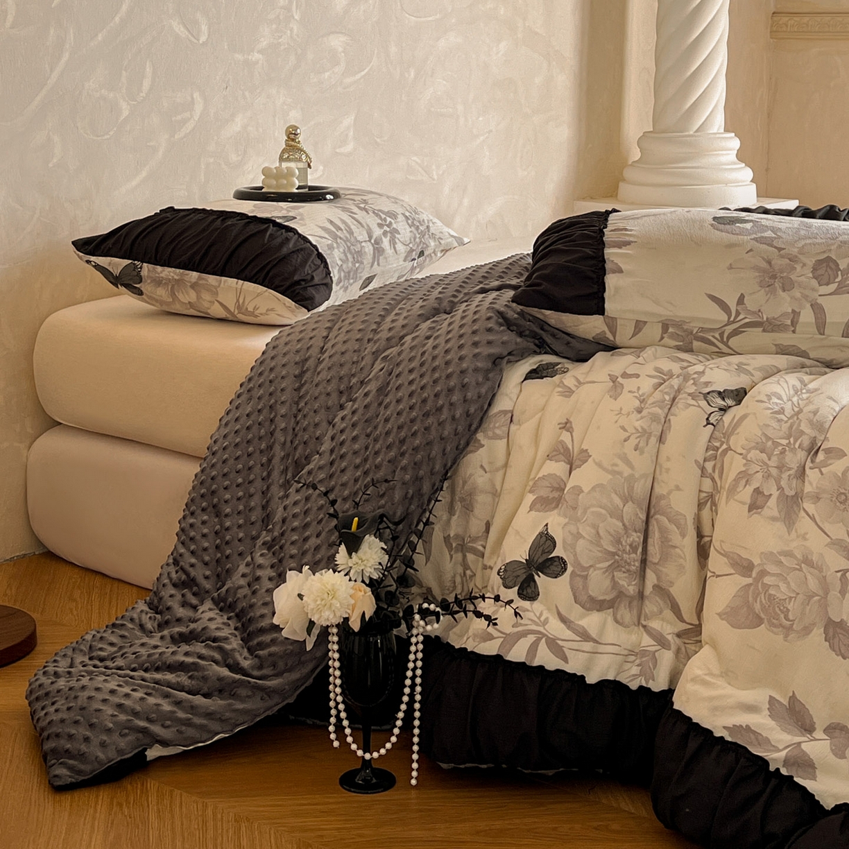 91家纺网 家纺一手货源 找家纺 Mata蔓塔家 2025新款侘寂风泡芙花边豆豆被被子被芯冬被春秋被牛奶绒豆豆被 庄生晓梦