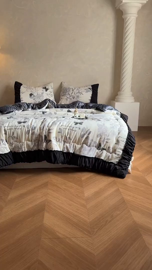 91家纺网 家纺一手货源 找家纺 Mata蔓塔家 2025新款侘寂风泡芙花边豆豆被被子被芯冬被春秋被牛奶绒豆豆被 庄生晓梦