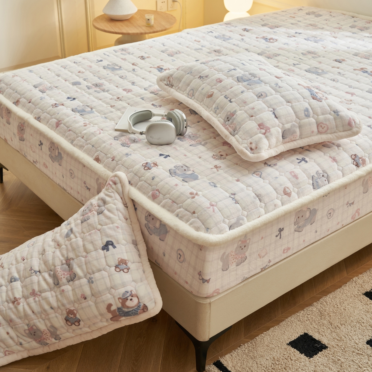 91家纺网 家纺一手货源 找家纺 晨曦家纺 2025新款加厚加绒牛奶绒卡通夹棉三层单床笠 动物乐园