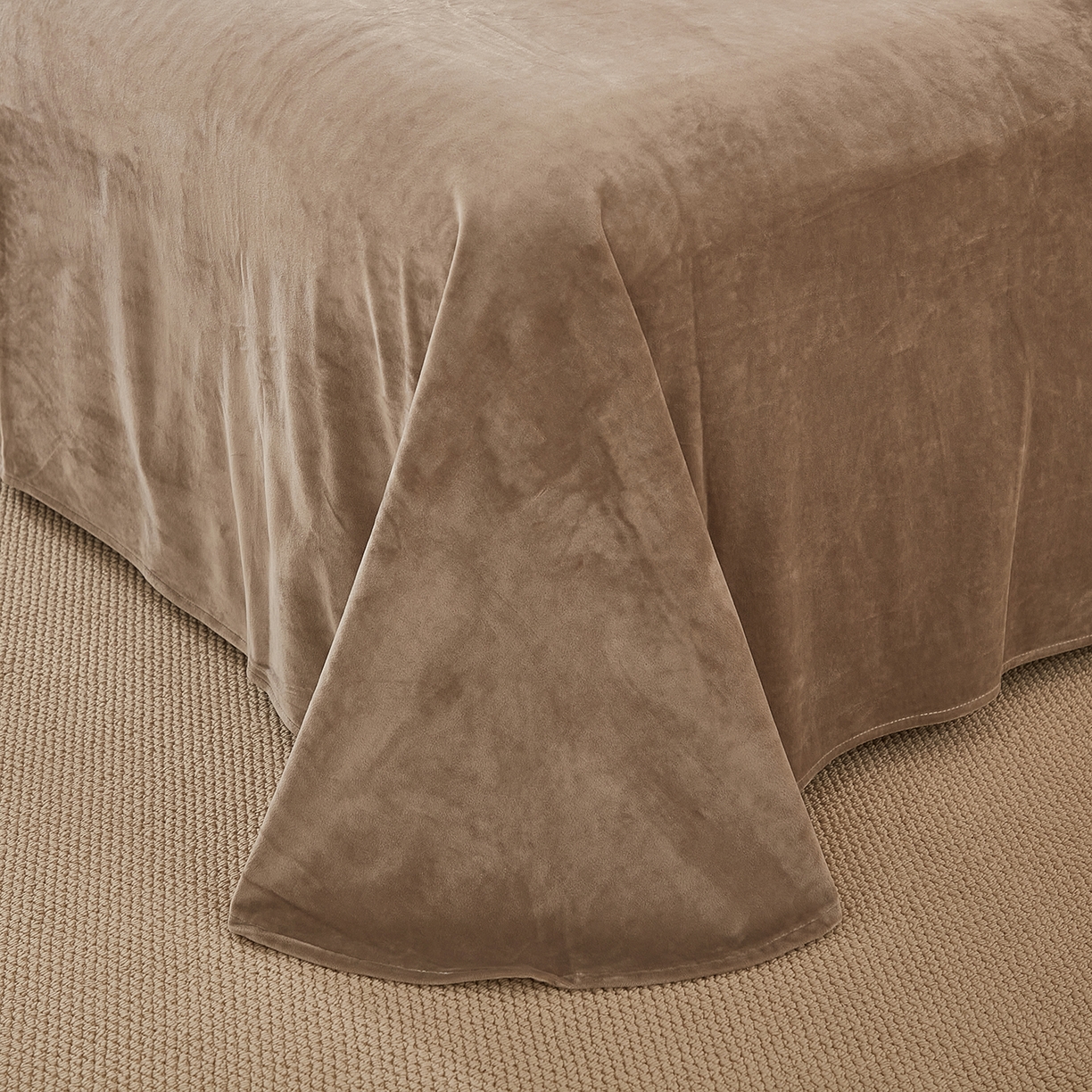 91家纺网 家纺一手货源 找家纺 悦然毛巾被 2025新款高克重德芙绒双拼四件套 暖玉米咖