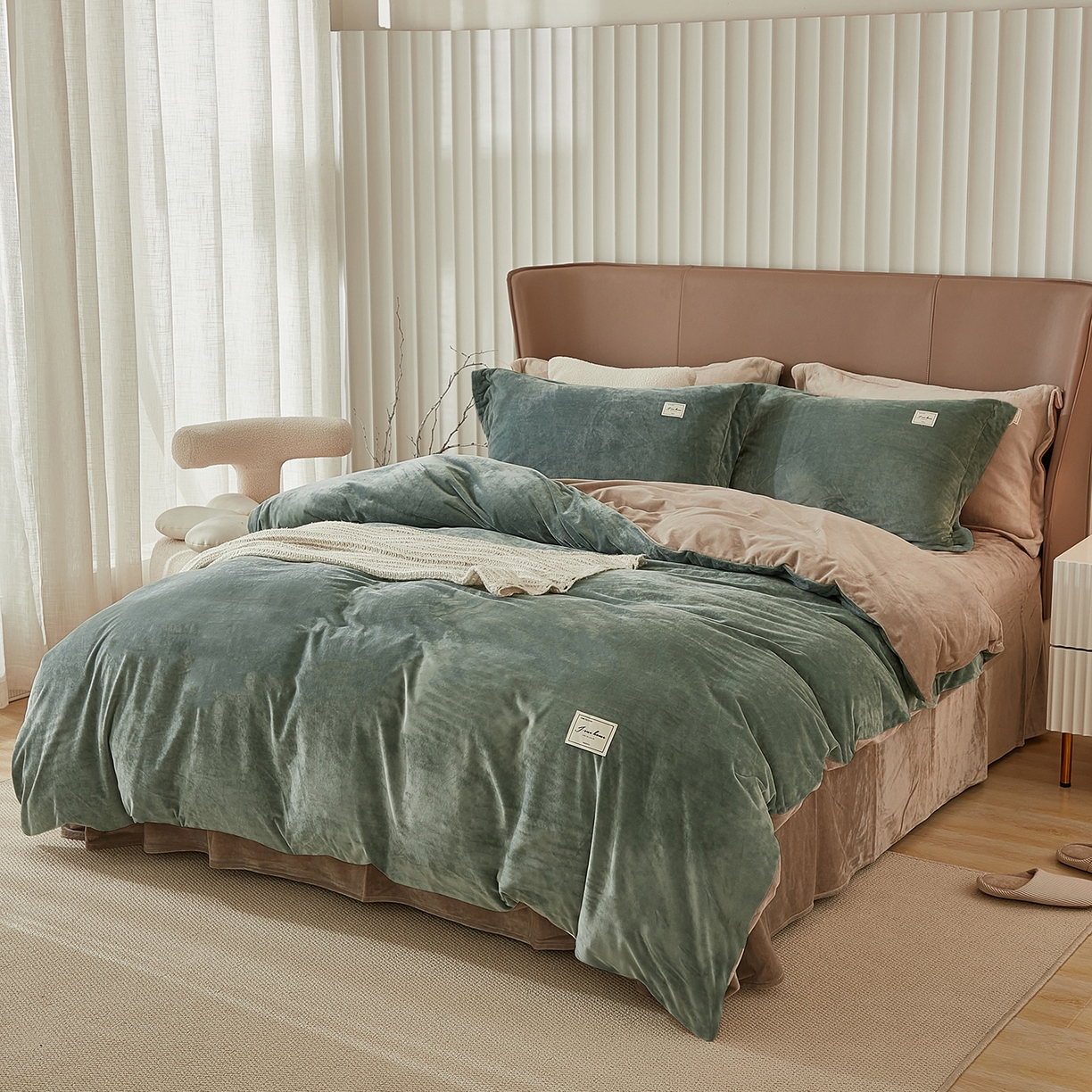 91家纺网 家纺一手货源 找家纺 悦然毛巾被 2025新款高克重德芙绒双拼四件套 浅黛蓝米咖