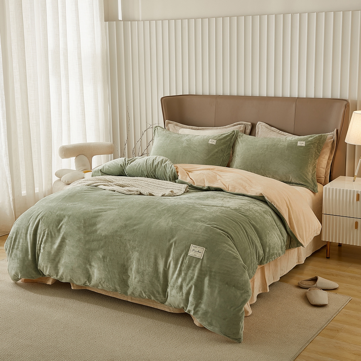 91家纺网 家纺一手货源 找家纺 悦然毛巾被 2025新款高克重德芙绒双拼四件套 浅豆绿杏仁