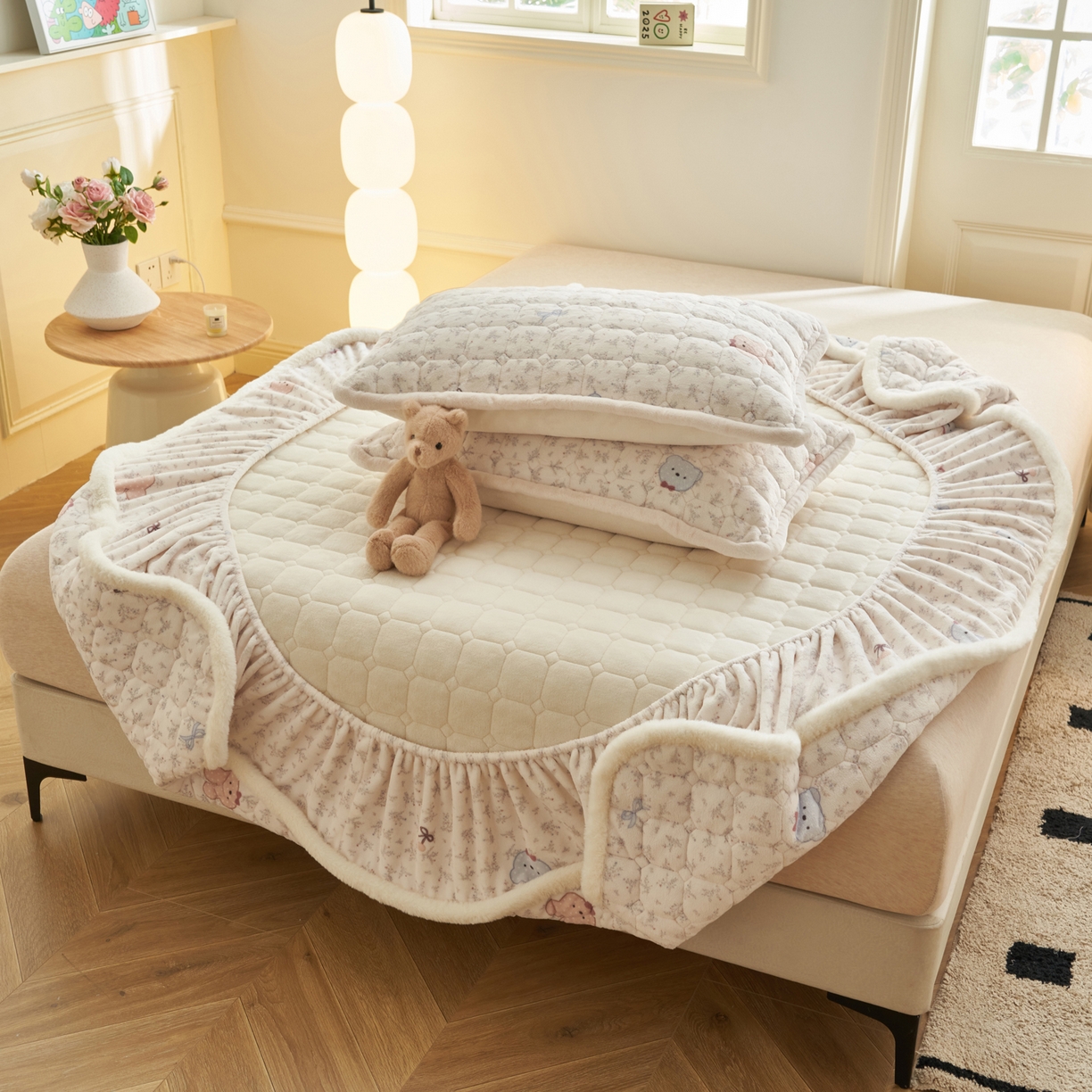 91家纺网 家纺一手货源 找家纺 晨曦家纺 2025新款加厚加绒牛奶绒卡通夹棉三层单床笠 鲜花小兔