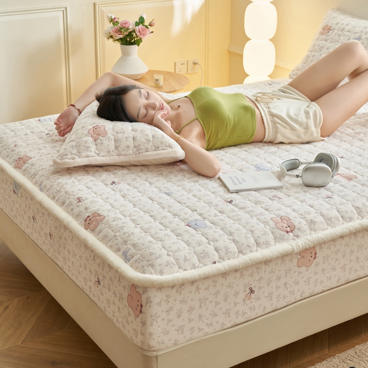 91家纺网 家纺一手货源 找家纺 晨曦家纺 2025新款加厚加绒牛奶绒卡通夹棉三层单床笠 鲜花小兔