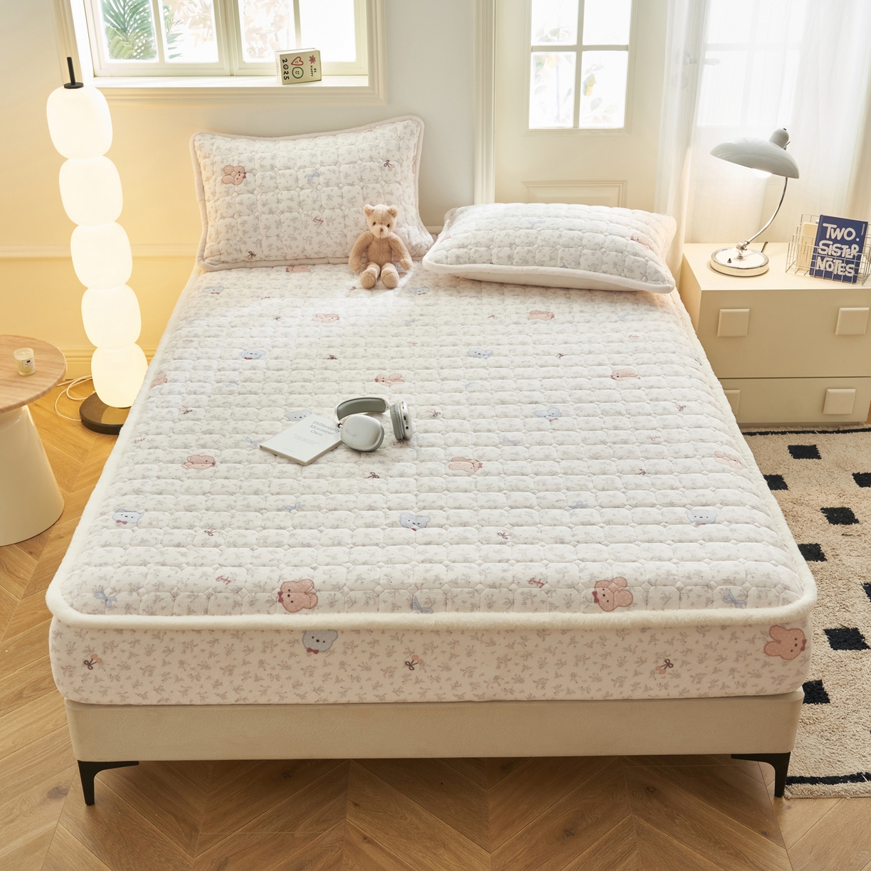 91家纺网 家纺一手货源 找家纺 晨曦家纺 2025新款加厚加绒牛奶绒卡通夹棉三层单床笠 鲜花小兔