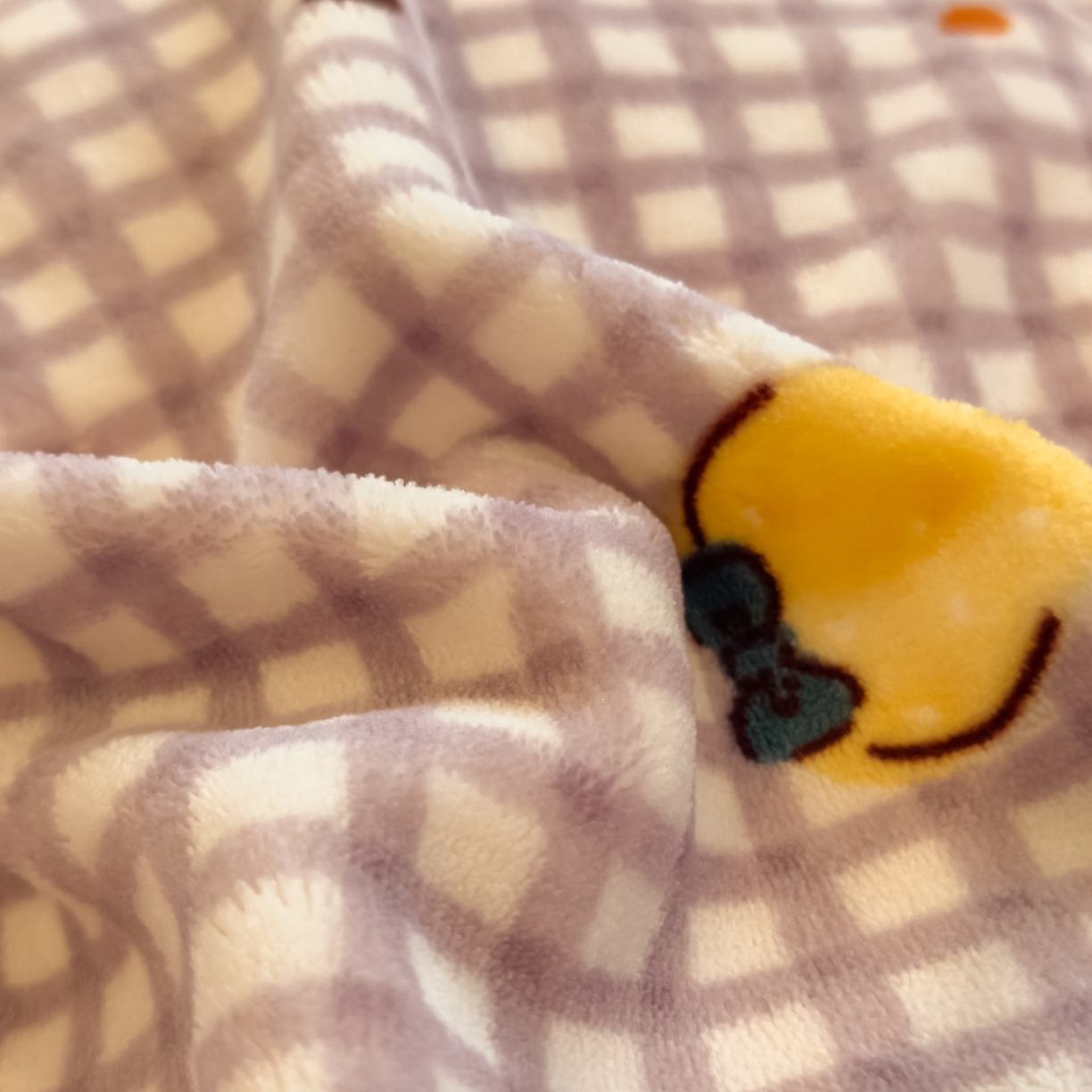 91家纺网 家纺一手货源 找家纺 yyds网供 2025新款牛奶绒四件套ins风加厚床品卡通印花三件套双面法兰绒秋冬保暖不静电 风格二 彩色草莓波点