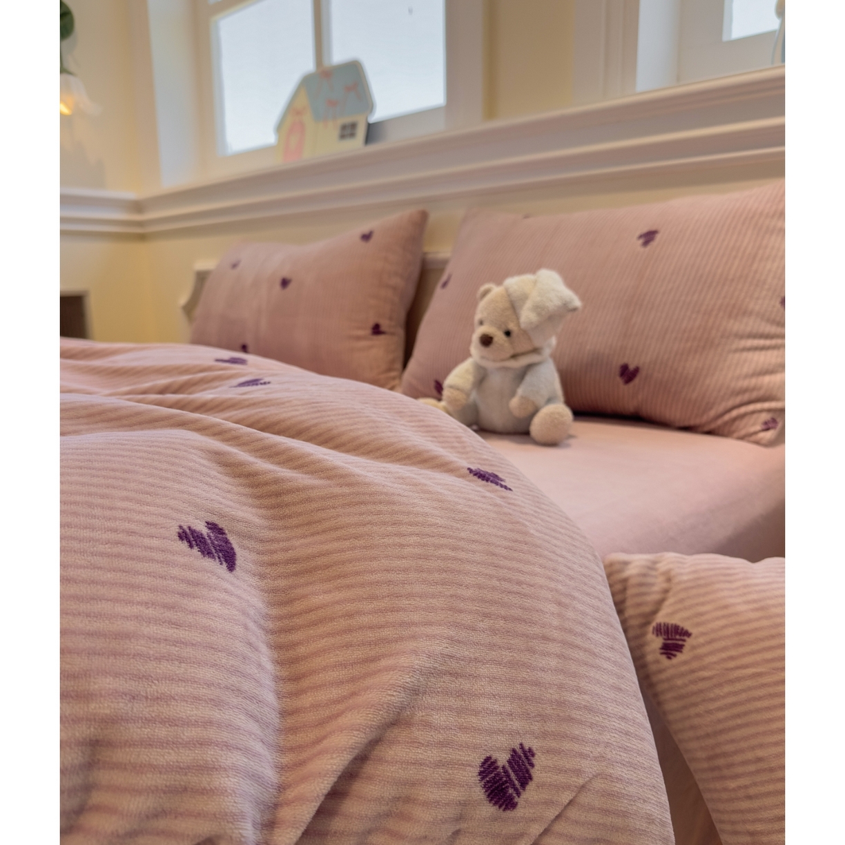 91家纺网 家纺一手货源 找家纺 yyds网供 2025新款牛奶绒四件套ins风加厚床品卡通印花三件套双面法兰绒秋冬保暖不静电 风格二 条纹爱心如愿