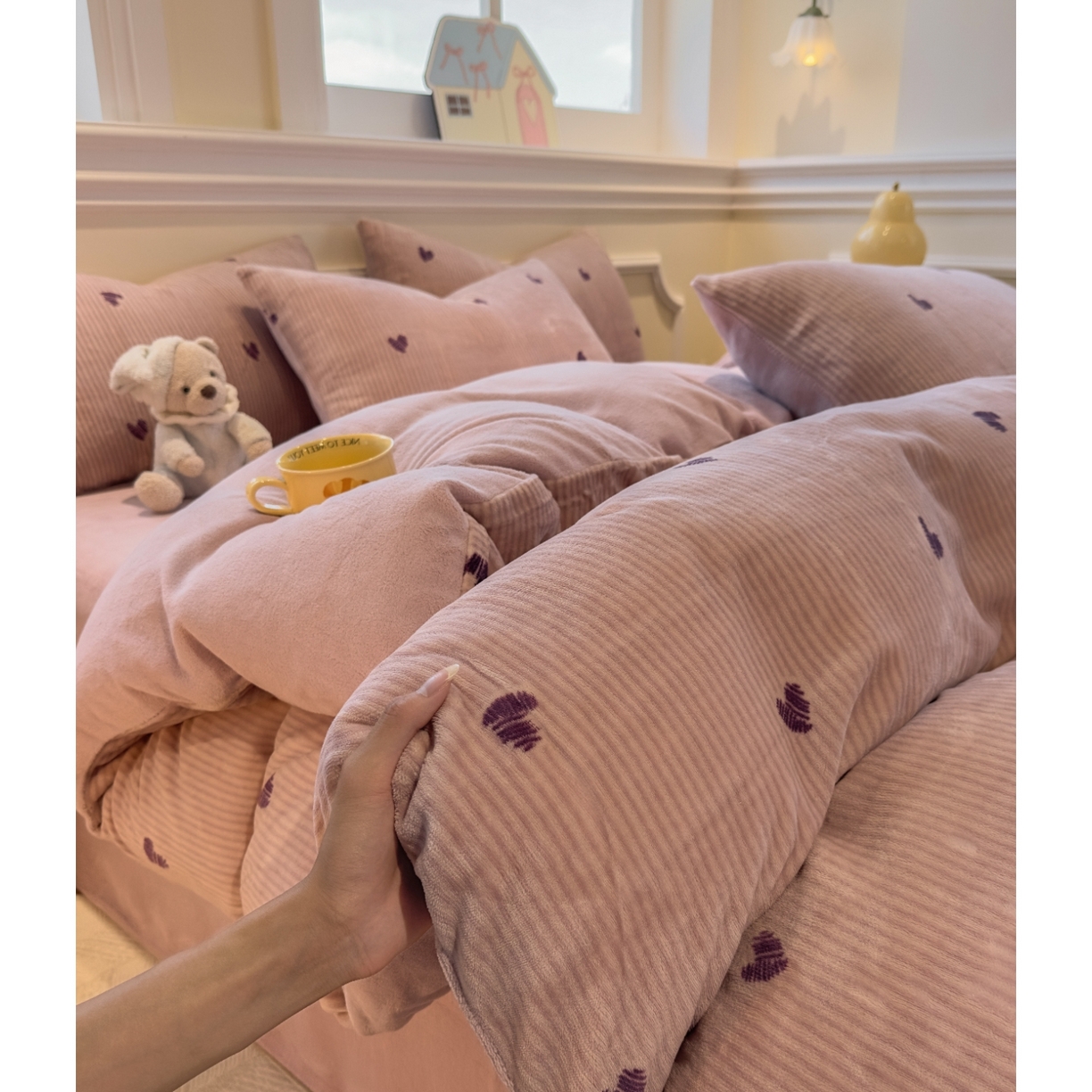 91家纺网 家纺一手货源 找家纺 yyds网供 2025新款牛奶绒四件套ins风加厚床品卡通印花三件套双面法兰绒秋冬保暖不静电 风格二 条纹爱心如愿