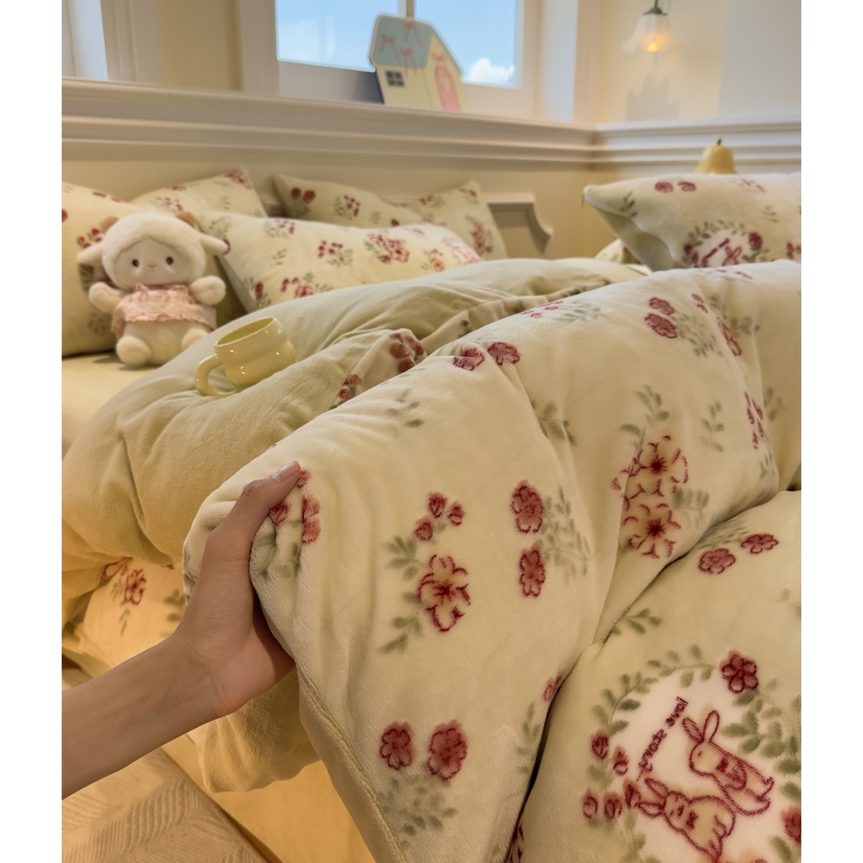 91家纺网 家纺一手货源 找家纺 yyds网供 2025新款牛奶绒四件套ins风加厚床品卡通印花三件套双面法兰绒秋冬保暖不静电 风格二 两小花落玉兔