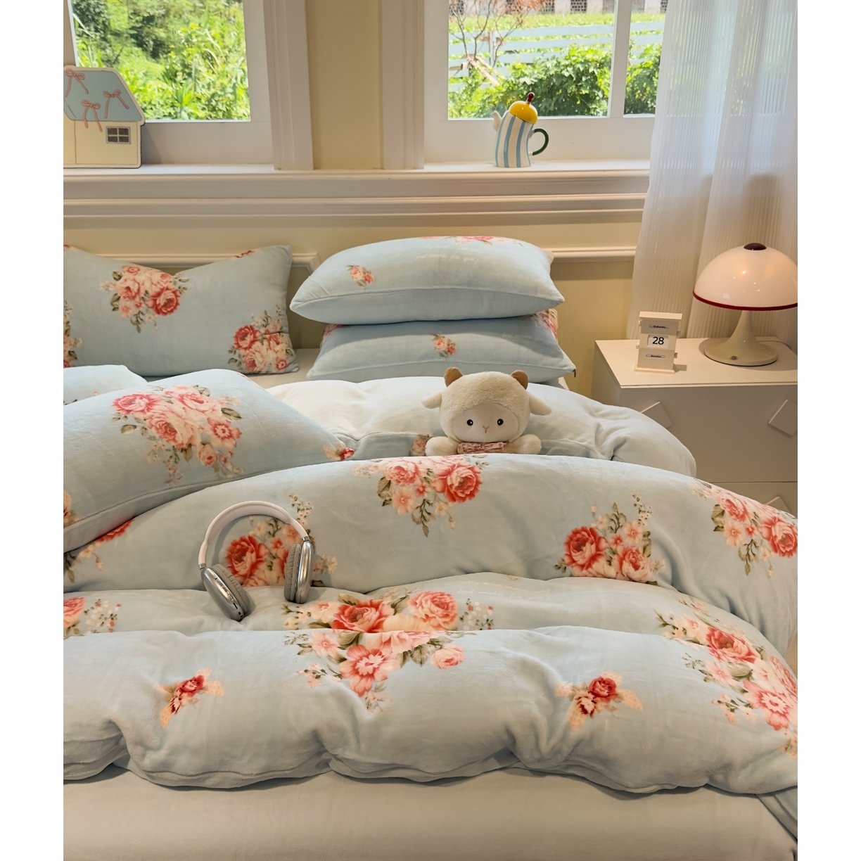 91家纺网 家纺一手货源 找家纺 yyds网供 2025新款牛奶绒四件套ins风加厚床品卡通印花三件套双面法兰绒秋冬保暖不静电 风格二 丽丝鲜花绽放