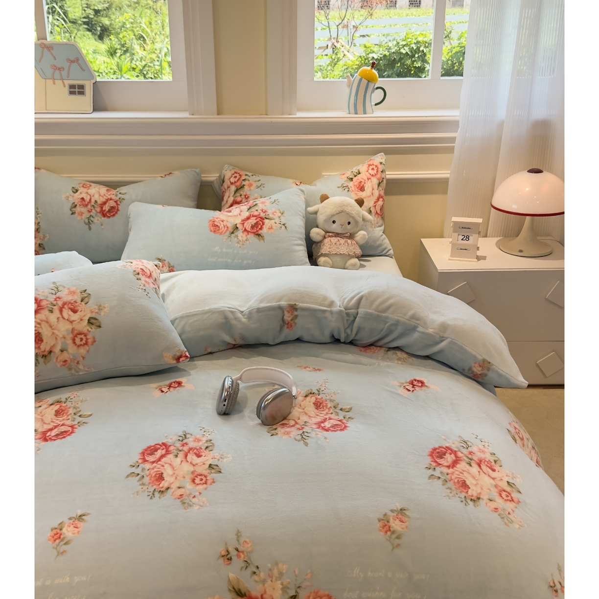 91家纺网 家纺一手货源 找家纺 yyds网供 2025新款牛奶绒四件套ins风加厚床品卡通印花三件套双面法兰绒秋冬保暖不静电 风格二 丽丝鲜花绽放