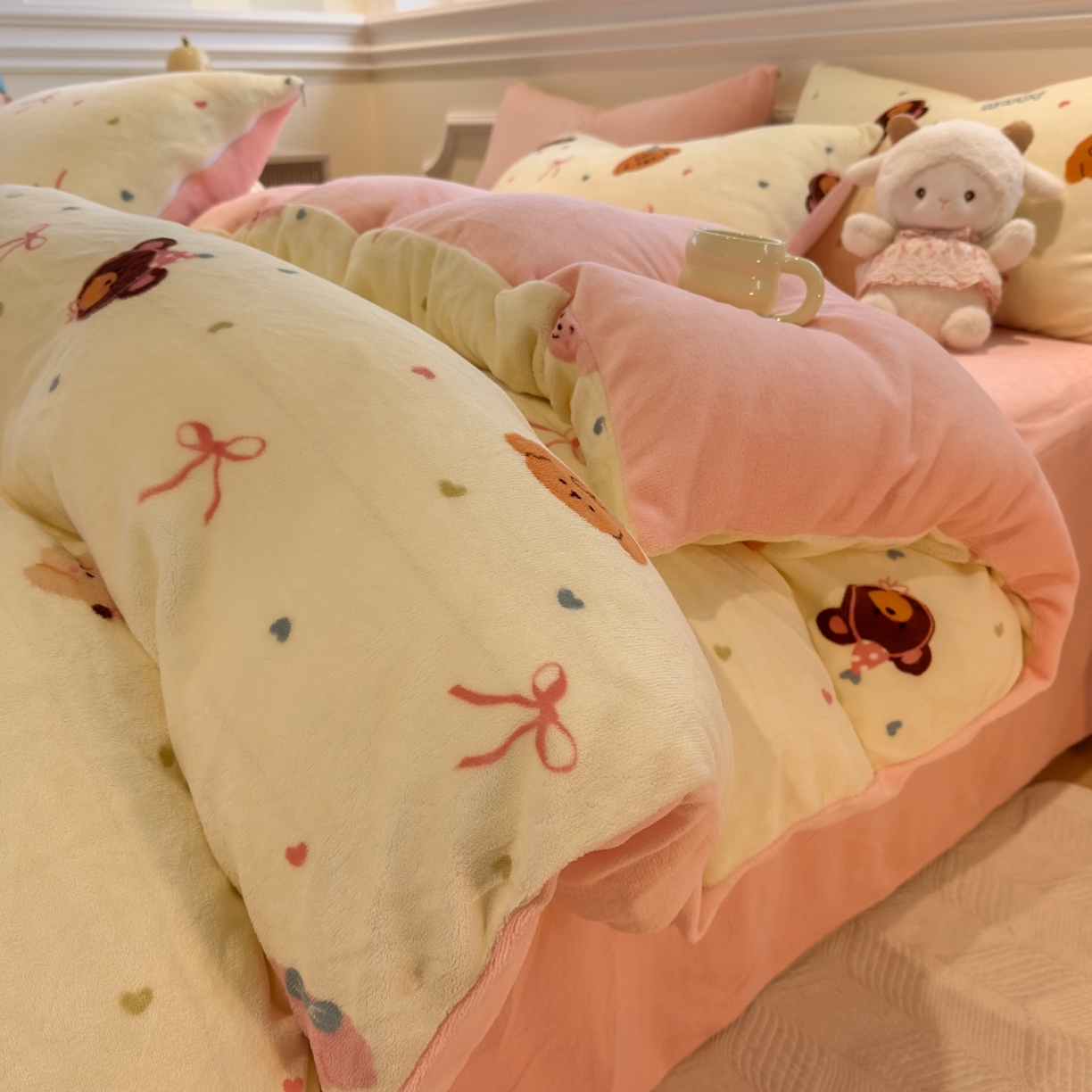 91家纺网 家纺一手货源 找家纺 yyds网供 2025新款牛奶绒四件套ins风加厚床品卡通印花三件套双面法兰绒秋冬保暖不静电 风格二 多彩缤纷美梦