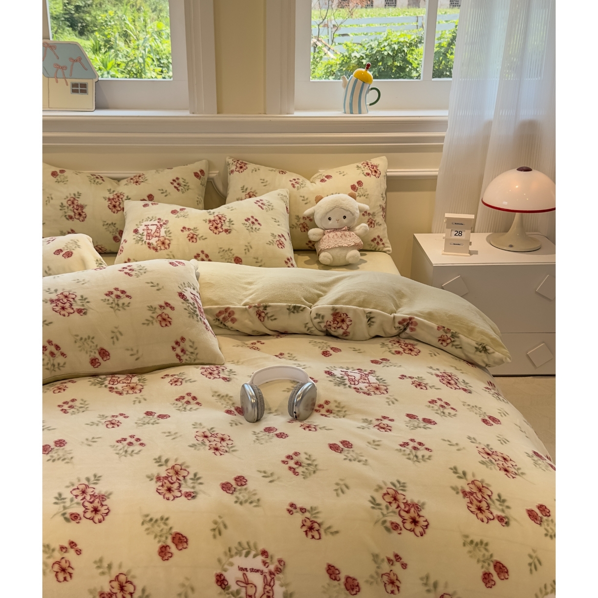 91家纺网 家纺一手货源 找家纺 yyds网供 2025新款牛奶绒四件套ins风加厚床品卡通印花三件套双面法兰绒秋冬保暖不静电 风格二 两小花落玉兔