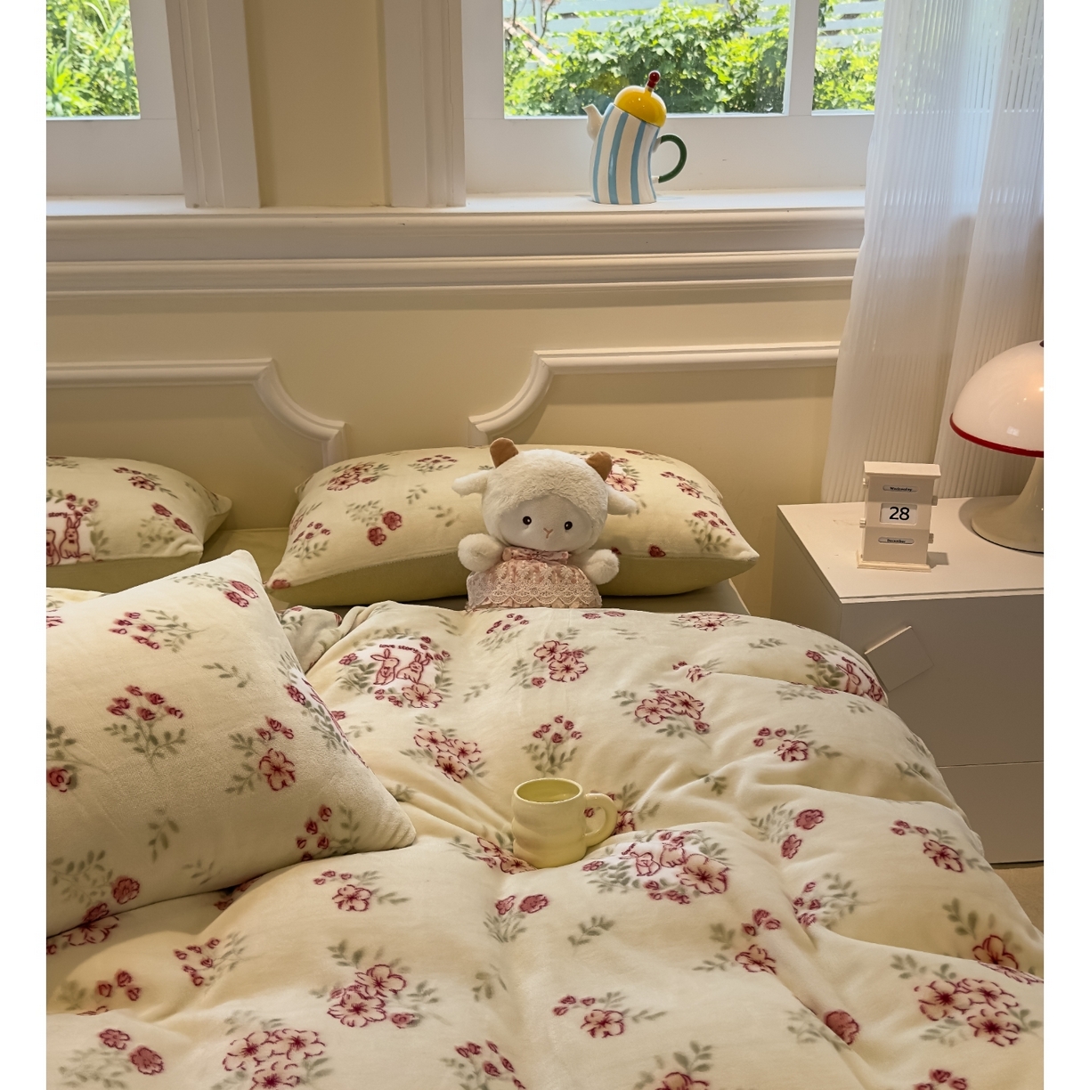 91家纺网 家纺一手货源 找家纺 yyds网供 2025新款牛奶绒四件套ins风加厚床品卡通印花三件套双面法兰绒秋冬保暖不静电 风格二 两小花落玉兔