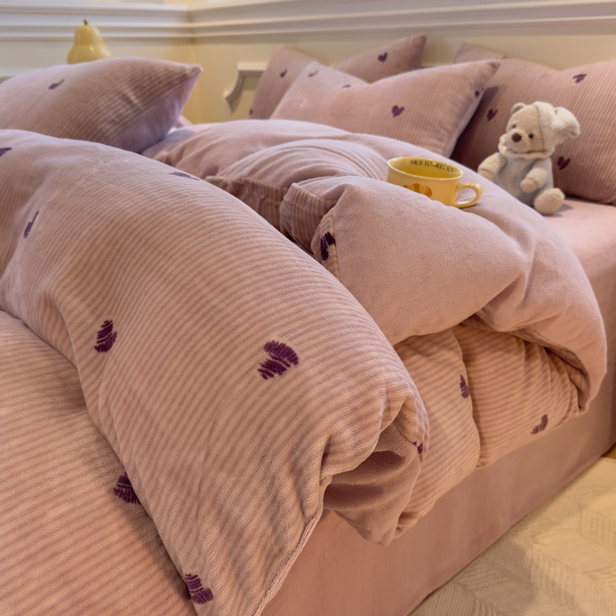 91家纺网 家纺一手货源 找家纺 yyds网供 2025新款牛奶绒四件套ins风加厚床品卡通印花三件套双面法兰绒秋冬保暖不静电 风格二 条纹爱心如愿