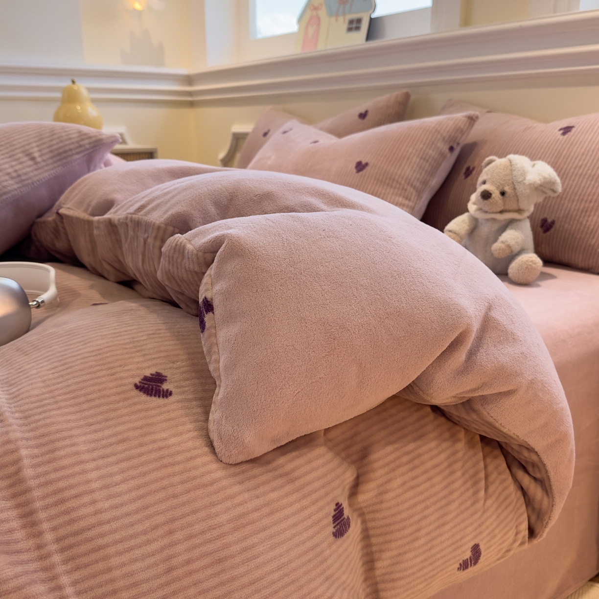 91家纺网 家纺一手货源 找家纺 yyds网供 2025新款牛奶绒四件套ins风加厚床品卡通印花三件套双面法兰绒秋冬保暖不静电 风格二 条纹爱心如愿