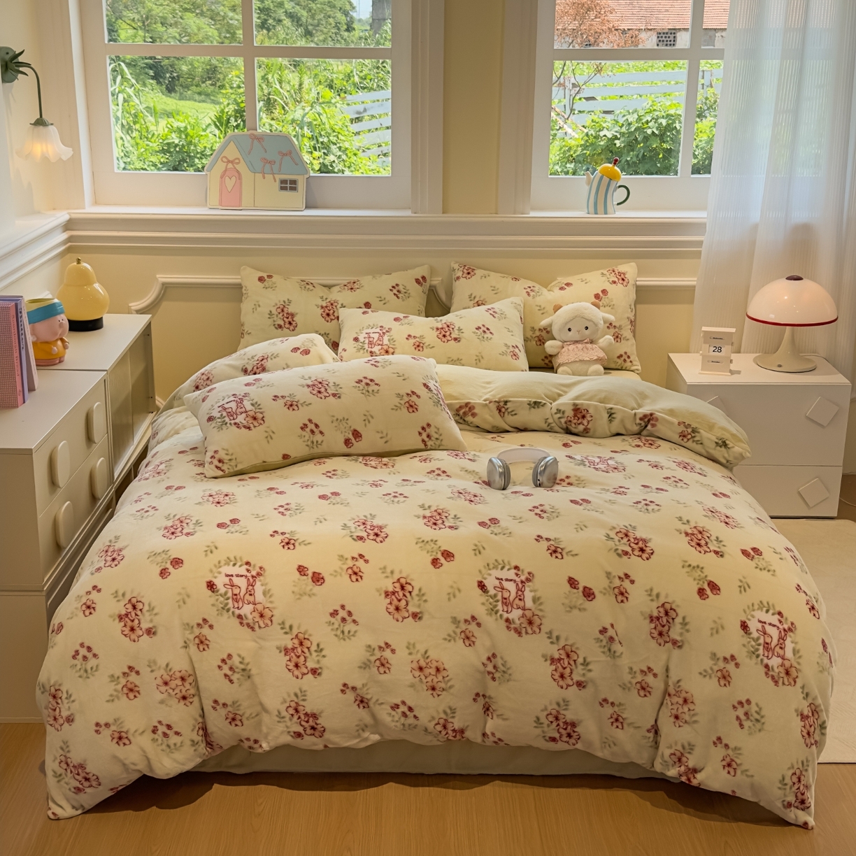 91家纺网 家纺一手货源 找家纺 yyds网供 2025新款牛奶绒四件套ins风加厚床品卡通印花三件套双面法兰绒秋冬保暖不静电 风格二 两小花落玉兔