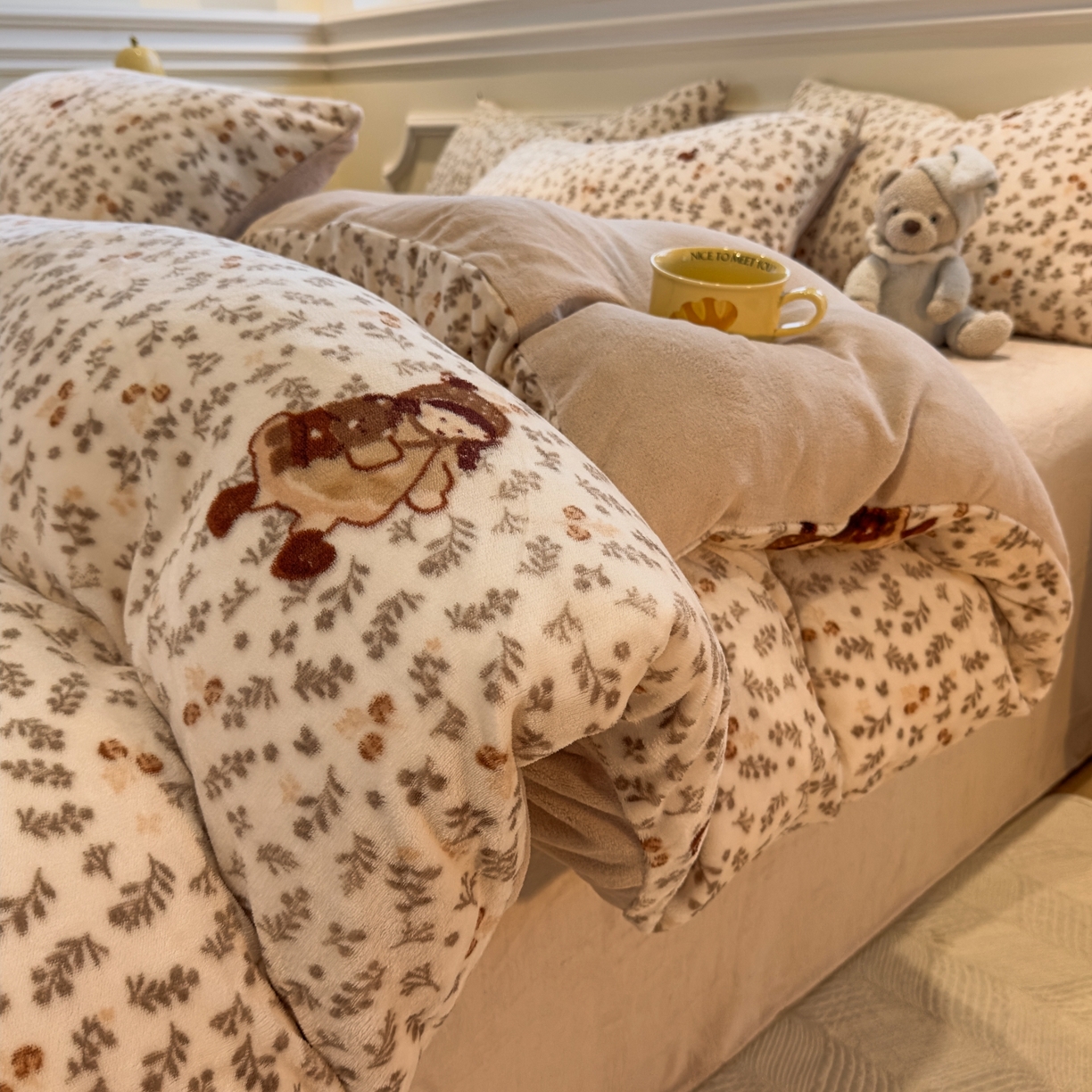 91家纺网 家纺一手货源 找家纺 yyds网供 2025新款牛奶绒四件套ins风加厚床品卡通印花三件套双面法兰绒秋冬保暖不静电 风格二 甜美花间女孩