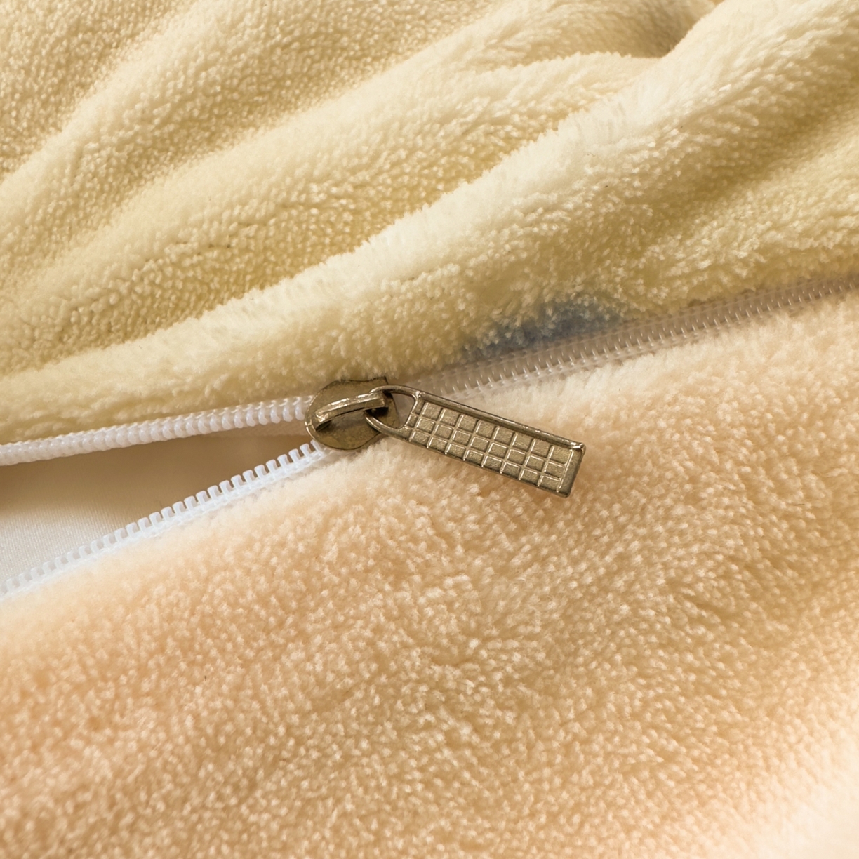 91家纺网 家纺一手货源 找家纺 yyds网供 2025新款牛奶绒四件套ins风加厚床品卡通印花三件套双面法兰绒秋冬保暖不静电 风格二 旺旺乐狗波点