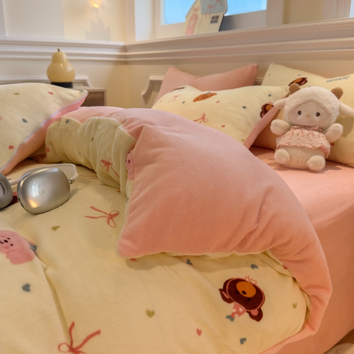91家纺网 家纺一手货源 找家纺 yyds网供 2025新款牛奶绒四件套ins风加厚床品卡通印花三件套双面法兰绒秋冬保暖不静电 风格二 多彩缤纷美梦