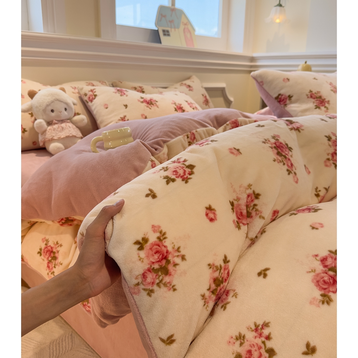 91家纺网 家纺一手货源 找家纺 yyds网供 2025新款牛奶绒四件套ins风加厚床品卡通印花三件套双面法兰绒秋冬保暖不静电 风格二 玫瑰约花仙子
