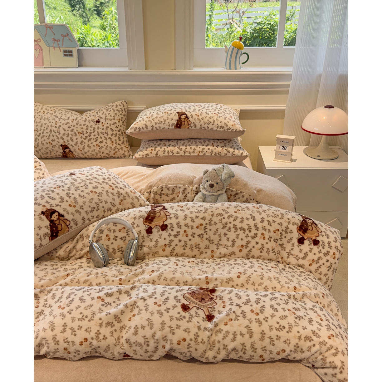 91家纺网 家纺一手货源 找家纺 yyds网供 2025新款牛奶绒四件套ins风加厚床品卡通印花三件套双面法兰绒秋冬保暖不静电 风格二 甜美花间女孩