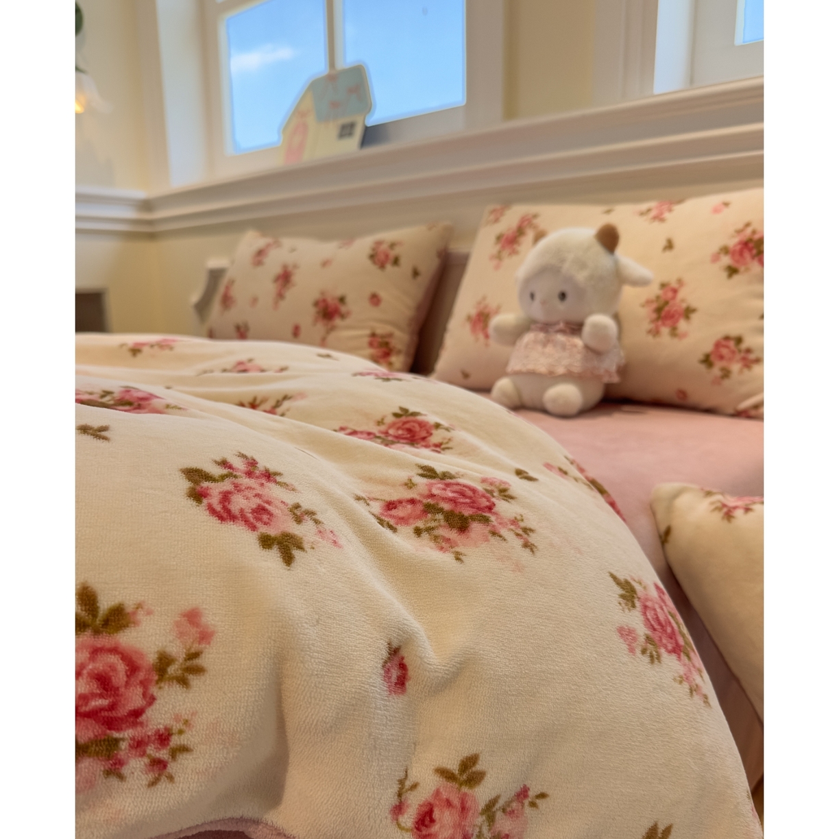 91家纺网 家纺一手货源 找家纺 yyds网供 2025新款牛奶绒四件套ins风加厚床品卡通印花三件套双面法兰绒秋冬保暖不静电 风格二 玫瑰约花仙子