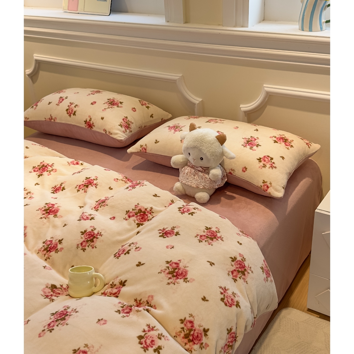 91家纺网 家纺一手货源 找家纺 yyds网供 2025新款牛奶绒四件套ins风加厚床品卡通印花三件套双面法兰绒秋冬保暖不静电 风格二 玫瑰约花仙子