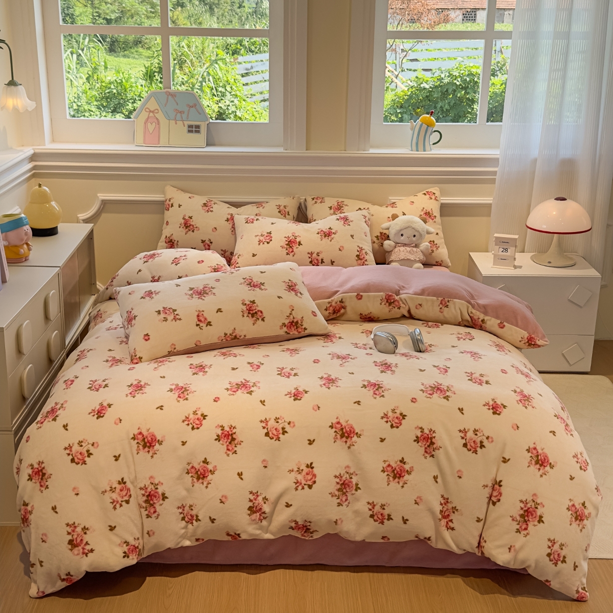 91家纺网 家纺一手货源 找家纺 yyds网供 2025新款牛奶绒四件套ins风加厚床品卡通印花三件套双面法兰绒秋冬保暖不静电 风格二 玫瑰约花仙子