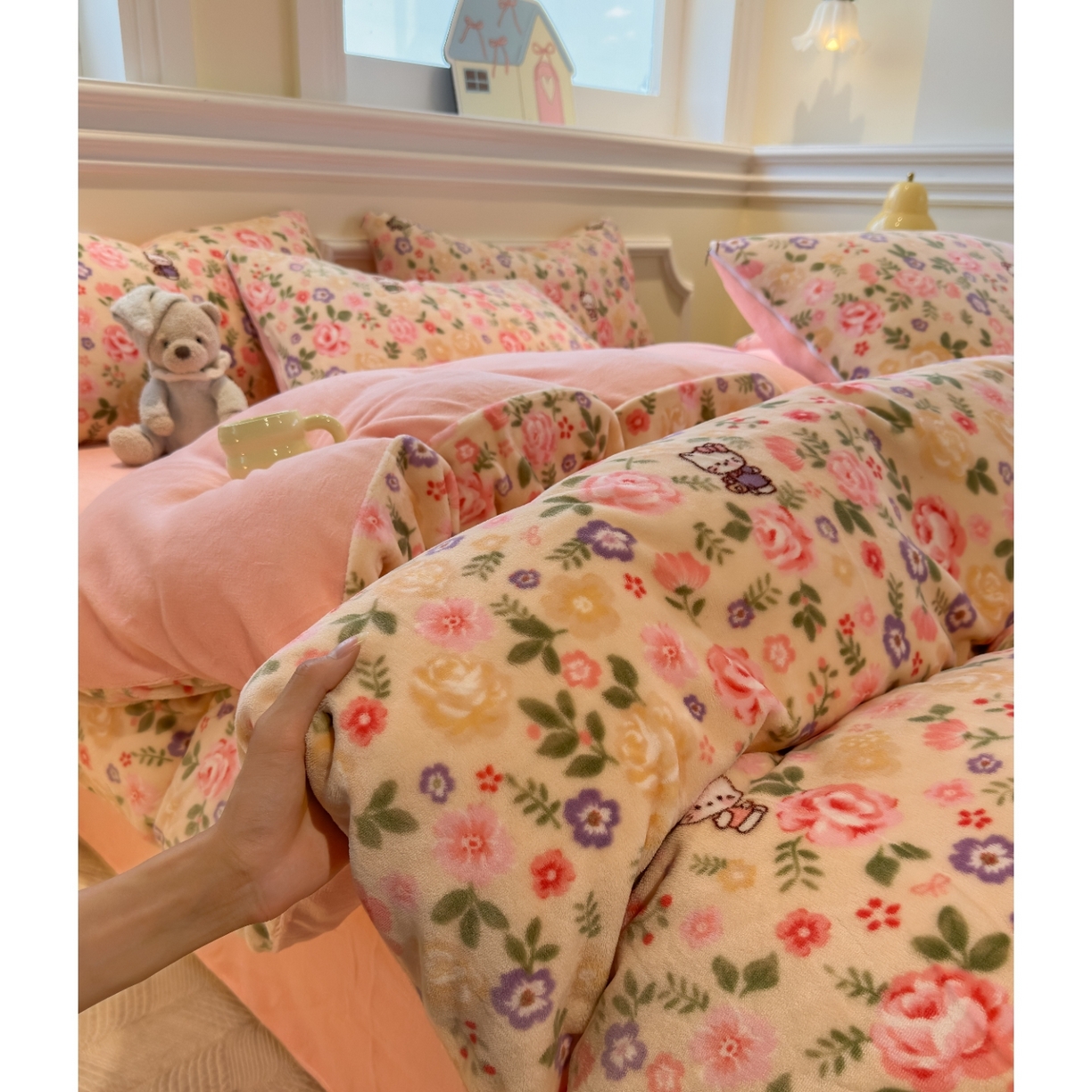 91家纺网 家纺一手货源 找家纺 yyds网供 2025新款牛奶绒四件套ins风加厚床品卡通印花三件套双面法兰绒秋冬保暖不静电 风格二 花园猫语日记