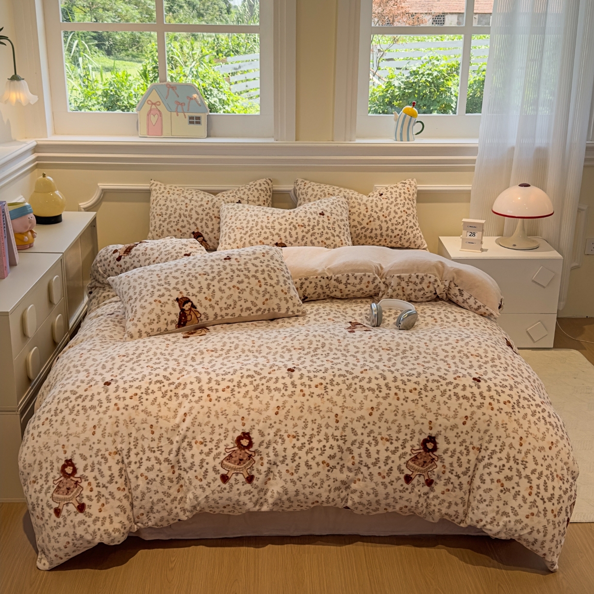 91家纺网 家纺一手货源 找家纺 yyds网供 2025新款牛奶绒四件套ins风加厚床品卡通印花三件套双面法兰绒秋冬保暖不静电 风格二 甜美花间女孩