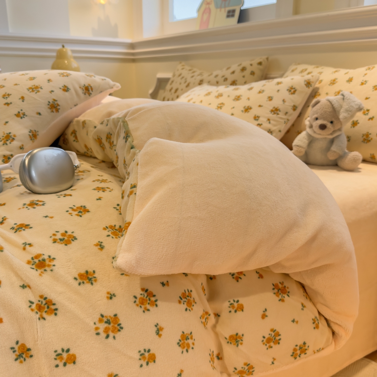 91家纺网 家纺一手货源 找家纺 yyds网供 2025新款牛奶绒四件套ins风加厚床品卡通印花三件套双面法兰绒秋冬保暖不静电 风格二 田园春兰秋菊