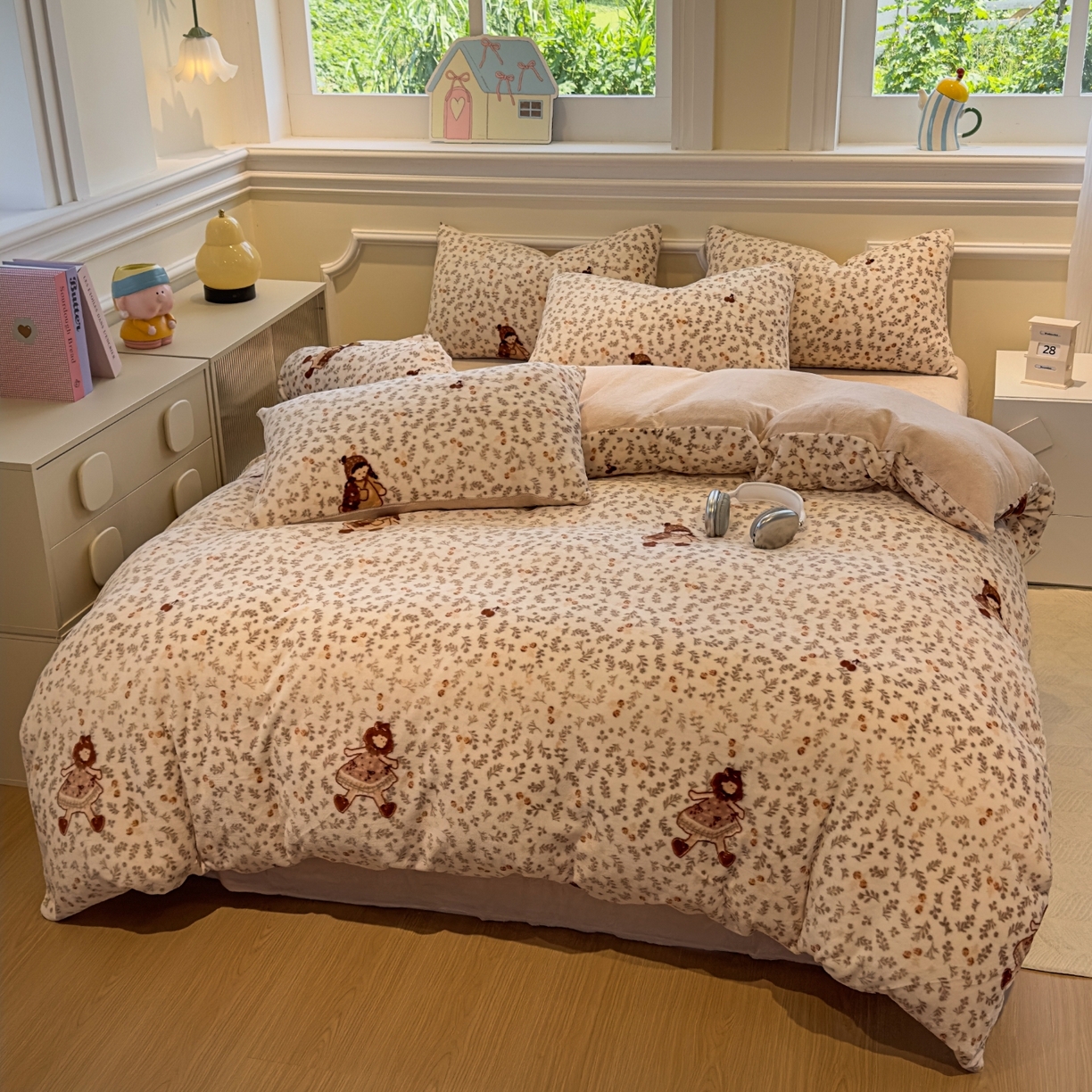 91家纺网 家纺一手货源 找家纺 yyds网供 2025新款牛奶绒四件套ins风加厚床品卡通印花三件套双面法兰绒秋冬保暖不静电 风格二 甜美花间女孩