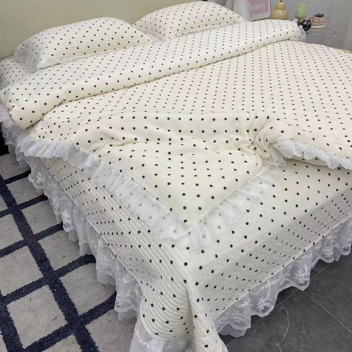 91家纺网 家纺一手货源 找家纺 禧瑞谷 2025新款冬季牛奶绒双层蕾丝花边床盖三件套床盖四件套波点