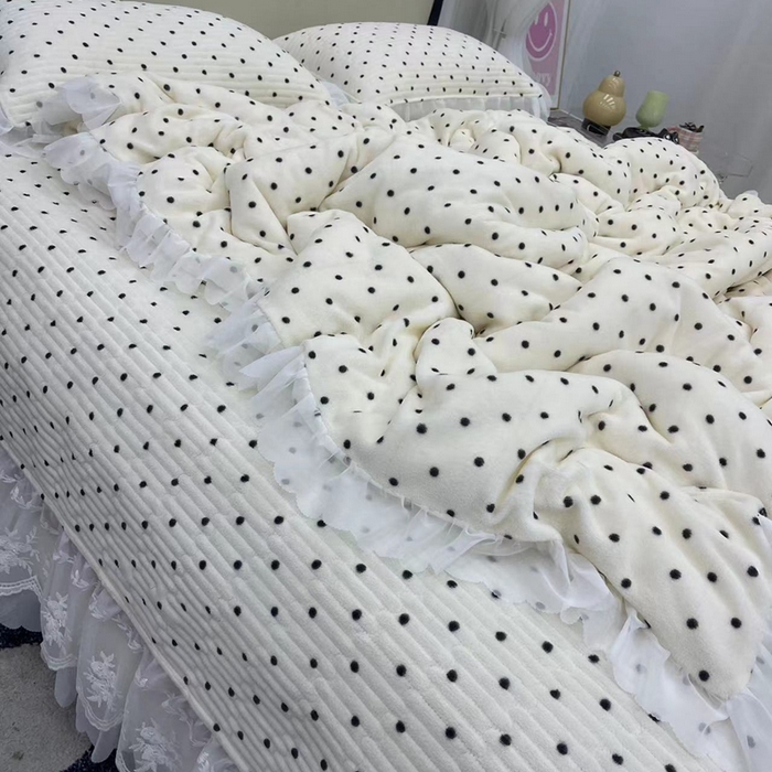 91家纺网 家纺一手货源 找家纺 禧瑞谷 2025新款冬季牛奶绒双层蕾丝花边床盖三件套床盖四件套波点