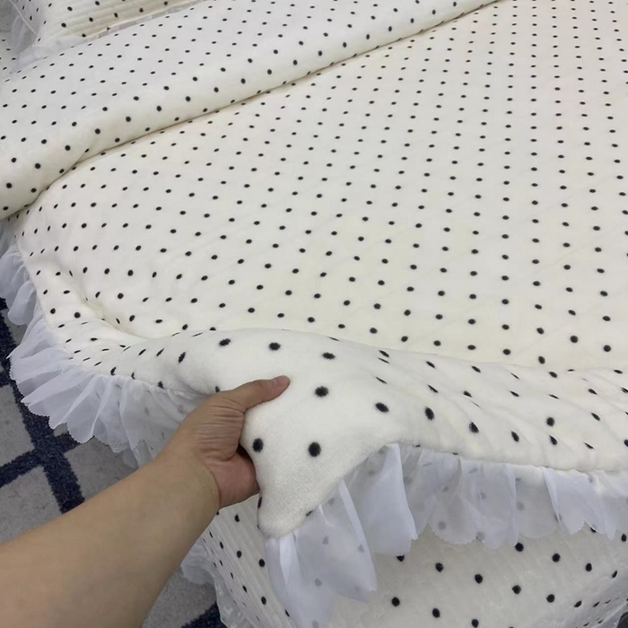 91家纺网 家纺一手货源 找家纺 禧瑞谷 2025新款冬季牛奶绒双层蕾丝花边床盖三件套床盖四件套波点