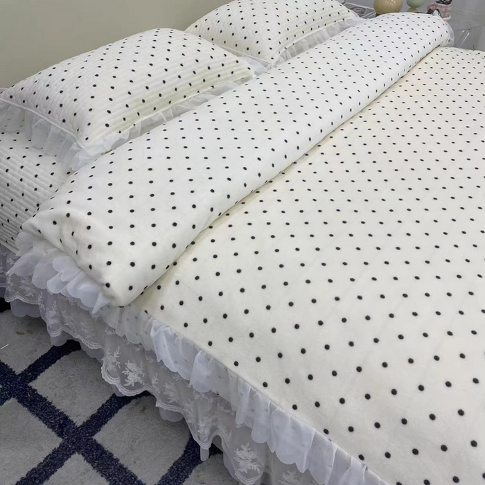 91家纺网 家纺一手货源 找家纺 禧瑞谷 2025新款冬季牛奶绒双层蕾丝花边床盖三件套床盖四件套波点