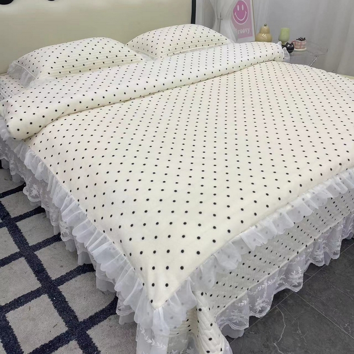 91家纺网 家纺一手货源 找家纺 禧瑞谷 2025新款冬季牛奶绒双层蕾丝花边床盖三件套床盖四件套波点