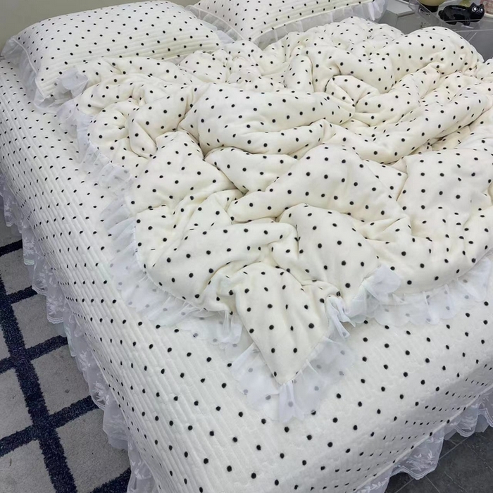 91家纺网 家纺一手货源 找家纺 禧瑞谷 2025新款冬季牛奶绒双层蕾丝花边床盖三件套床盖四件套波点