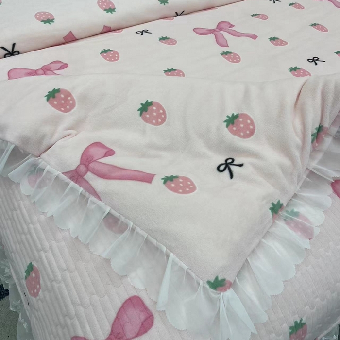 91家纺网 家纺一手货源 找家纺 禧瑞谷 2025新款冬季牛奶绒双层蕾丝花边床盖三件套床盖四件套草莓蝴蝶结